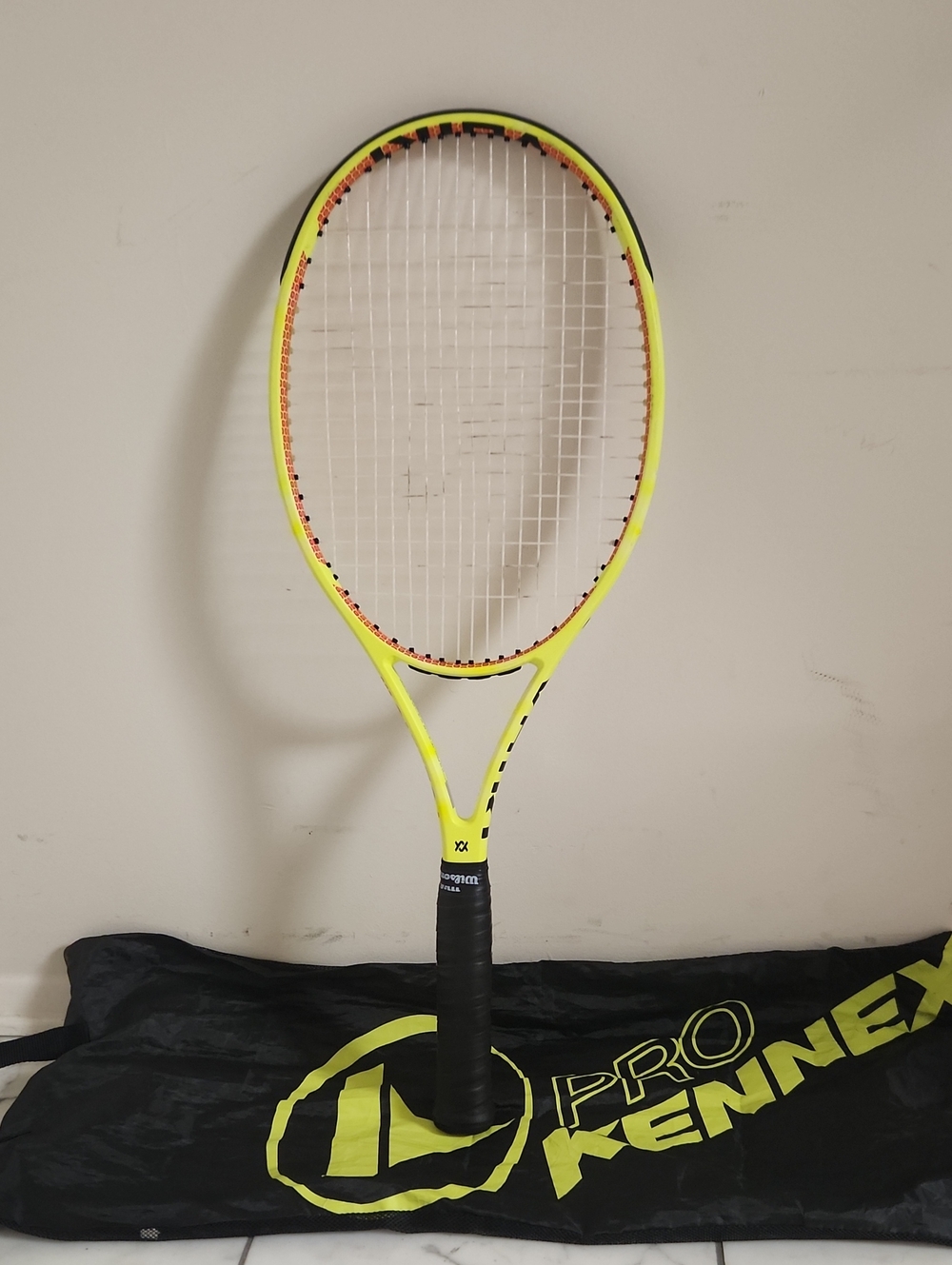 VOLKL V-Cell 10 300g Tennis Racket - High Visibility Performance